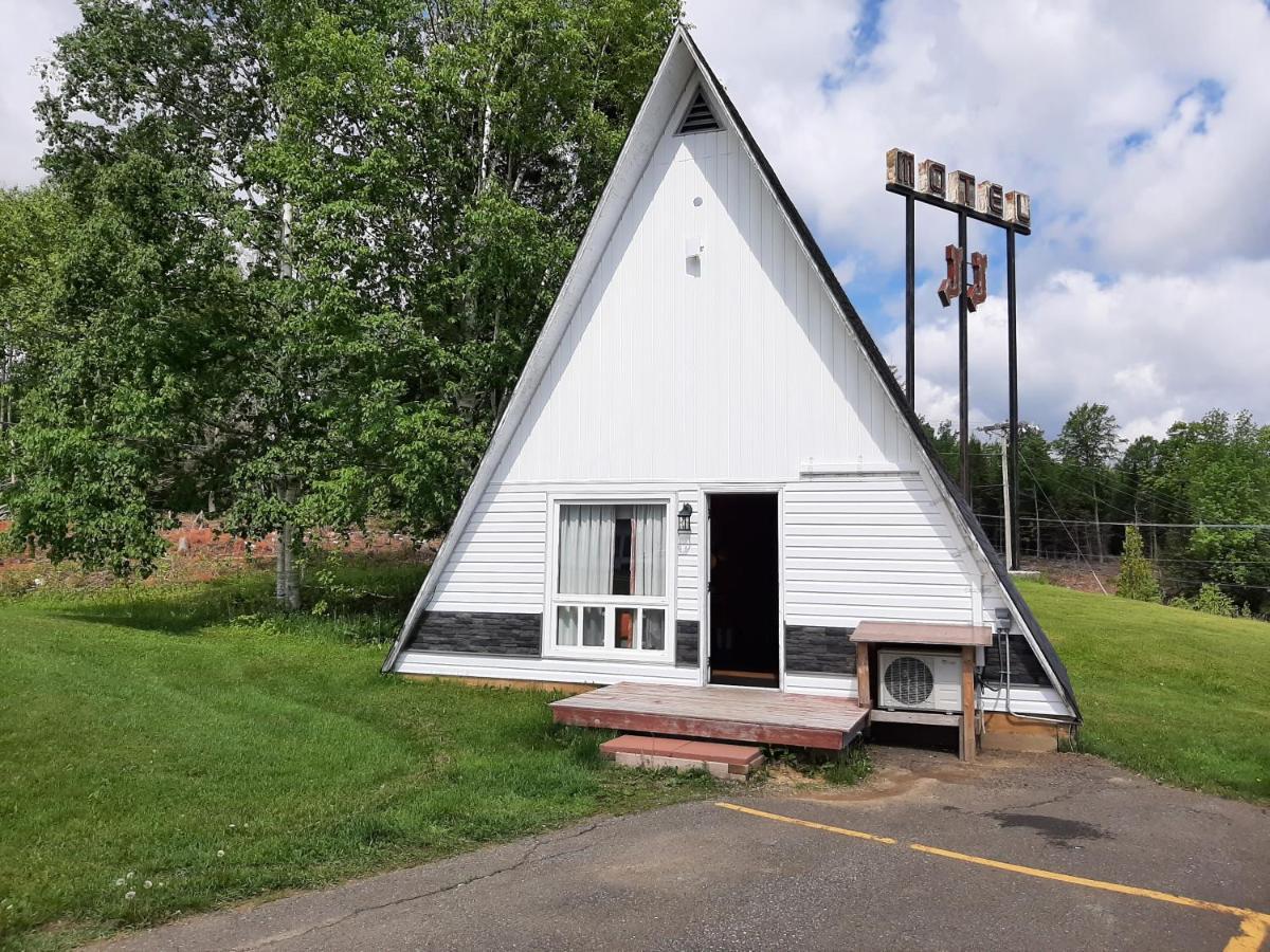 Howard Johnson By Wyndham Woodstock Nb Exterior photo