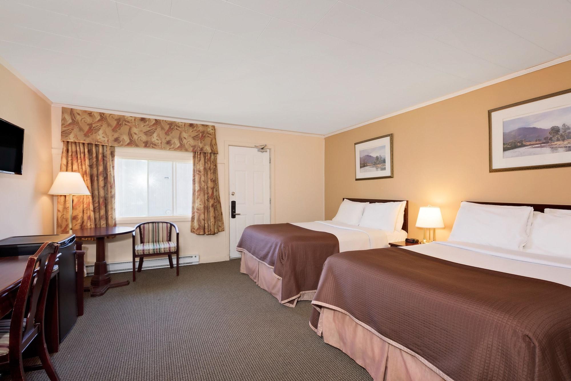 Howard Johnson By Wyndham Woodstock Nb Exterior photo